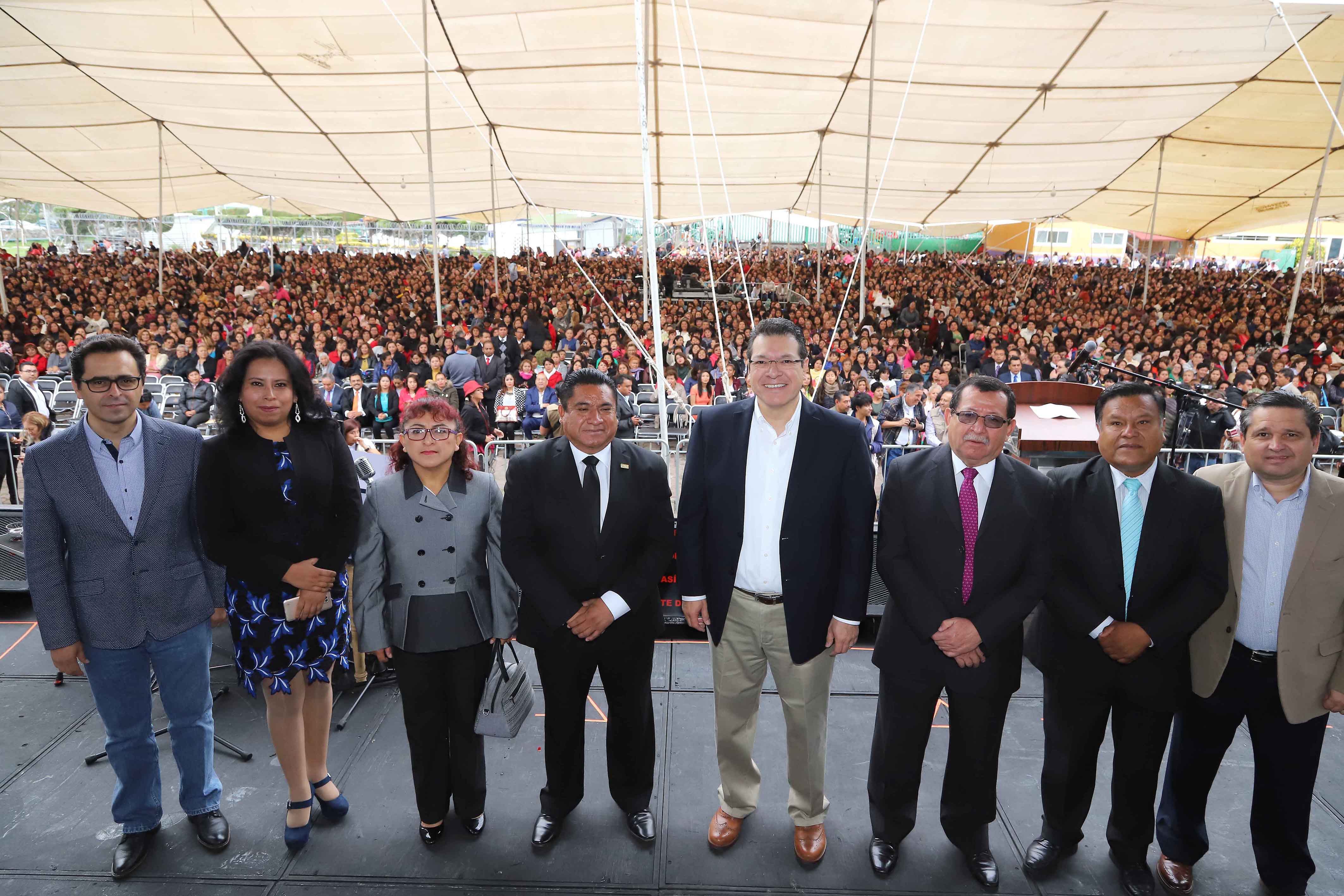 Reconoce Marco Mena esfuerzo de madres educadoras